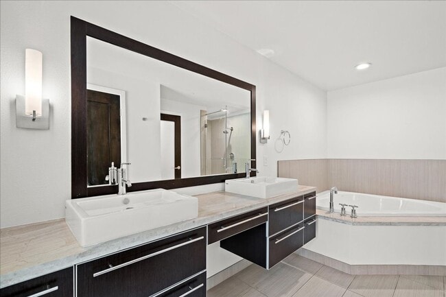Building Photo - Serene Resort Community, 2 bd, 2 bth, 2 Story Gym, Rooftop Deck, 4 Pools