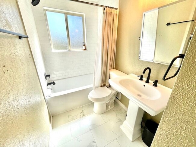 Building Photo - Amazing Littleton Bungalow