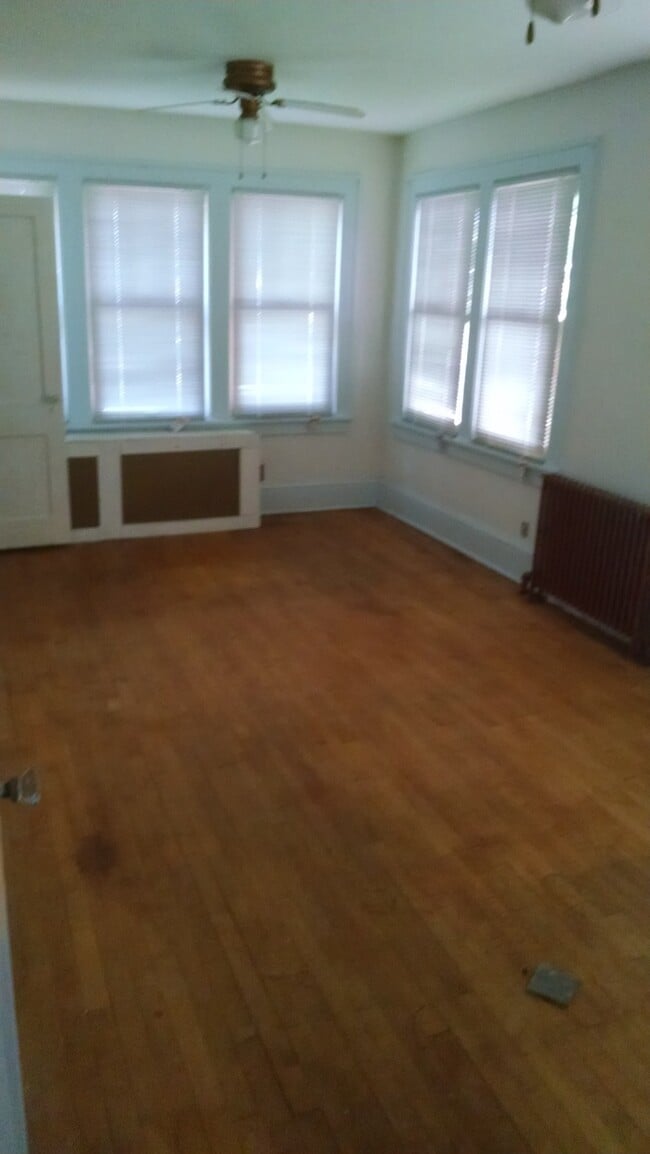 Building Photo - 956 Goodrich Ave