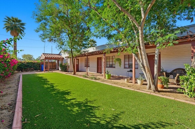 Building Photo - Great complex in Central Phoenix