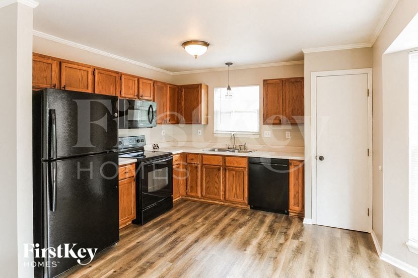 Building Photo - 546 White Fence Dr