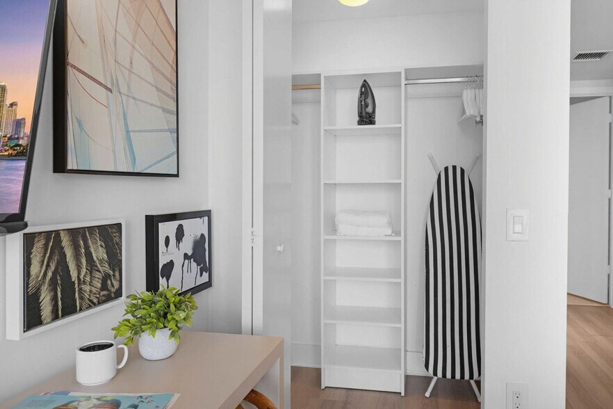 Building Photo - 4111 S Ocean Dr