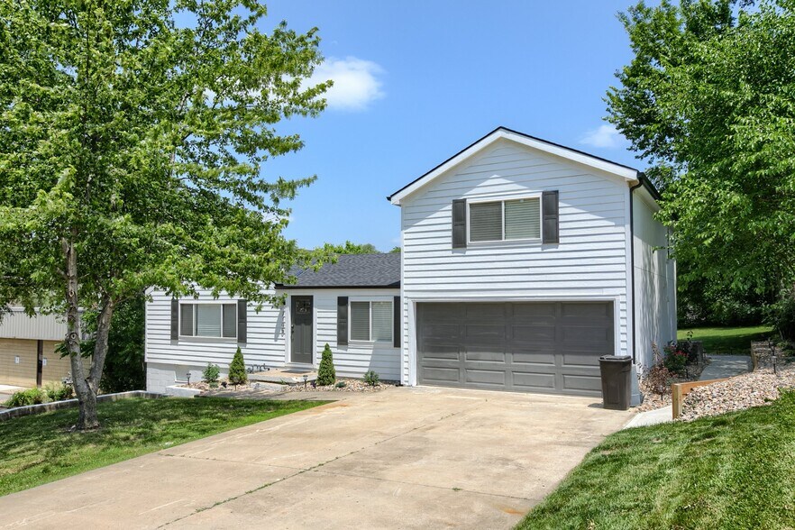 Building Photo - 7105 N Walnut St