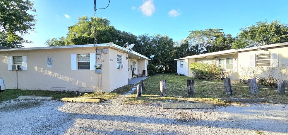 Building Photo - 1715 NW 8th Ct