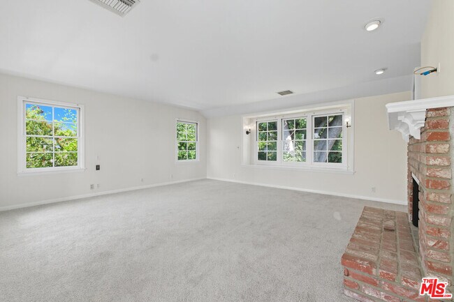 Building Photo - 4909 Morse Ave