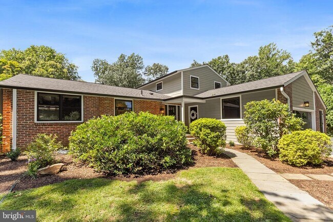 Building Photo - 749 Bair Rd