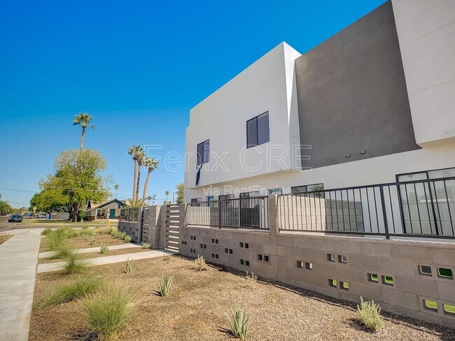 Building Photo - 775 W Coolidge St