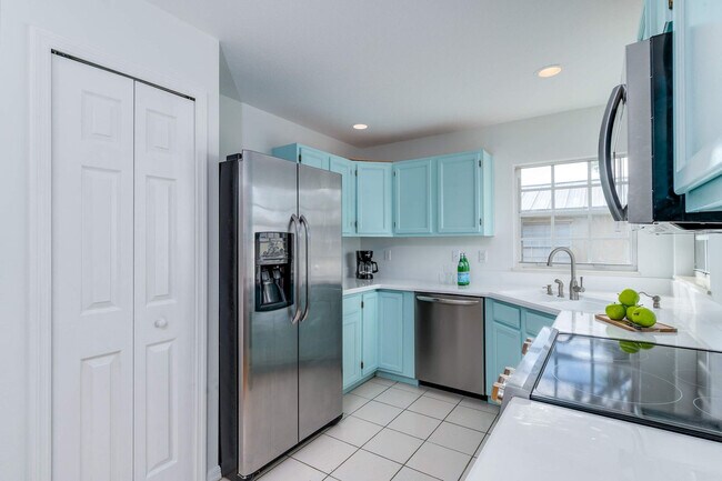 Building Photo - 1136 9th Square