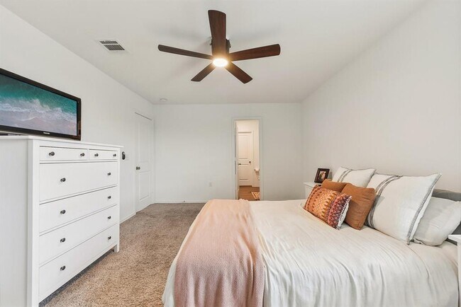 Building Photo - 5908 Eden Dr