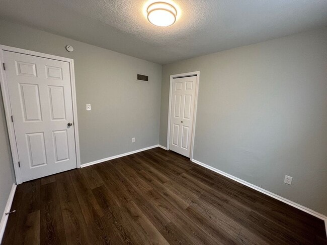 Building Photo - Updated 3-Bedroom Home with Garage in a Cul-de-Sac
