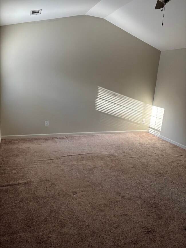 Building Photo - 118 Great Oak Way