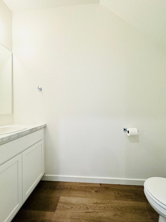 Building Photo - Gorgeous 2024 Townhouse 2 bed/ 2.5 bath  Near Johnstown YMCA