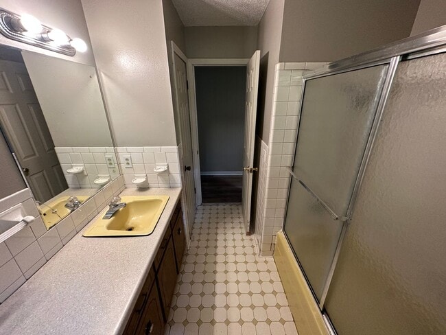 Building Photo - 829/831 Glendale Rd.