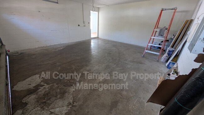 Building Photo - 1716 W Flora St