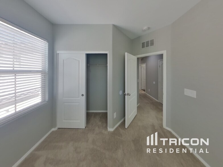 Building Photo - 7642 Albright Peak Dr