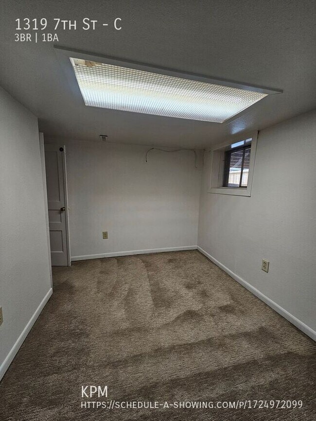 Building Photo - 1319 7th St