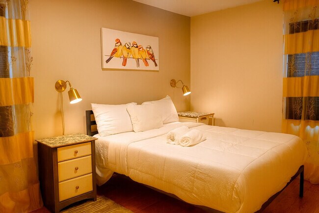 Building Photo - 2028 Pimmit Dr