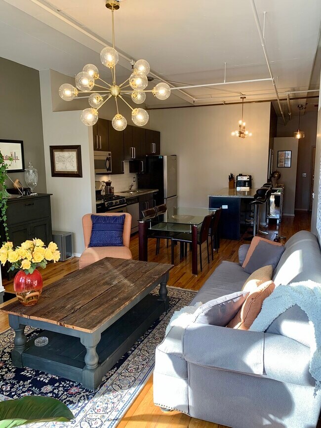 Building Photo - 6 S Laflin St