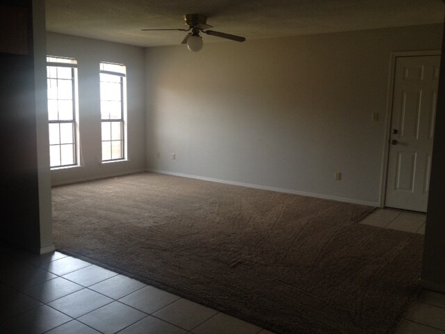 Building Photo - Laura Lane 3024