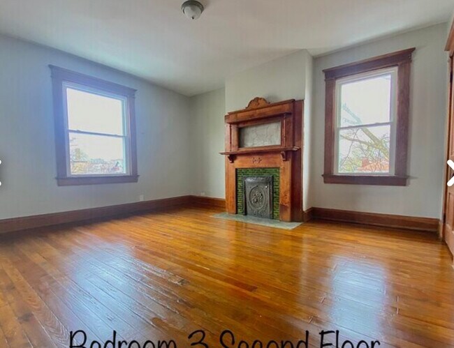 Building Photo - 287 Earnshaw Ave