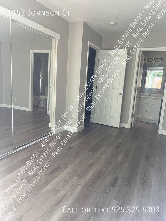 Building Photo - 1152 Johnson Ct