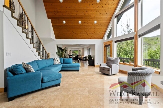 Building Photo - Stunning Emigration Canyon Home - Spacious...