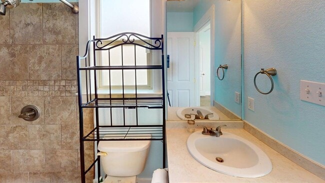 Building Photo - 1 bedroom Townhome in North Temple
