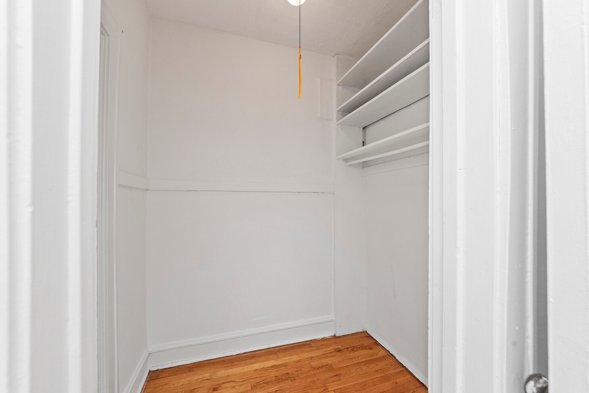 Building Photo - 2843 W Berteau Ave