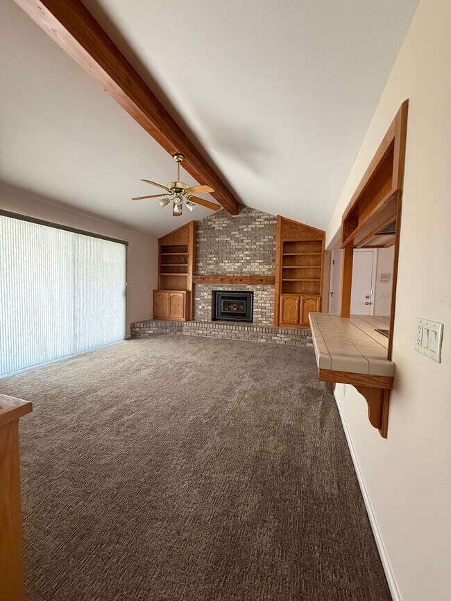 Building Photo - Beautiful 3-bedroom 2 bathroom Home for rent in Madera