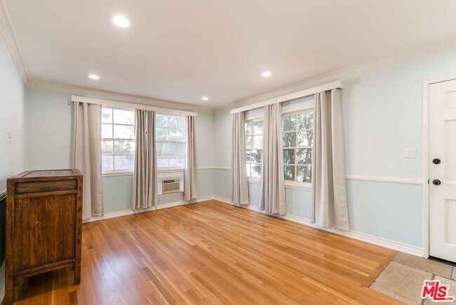 Building Photo - 921 N Spaulding Ave