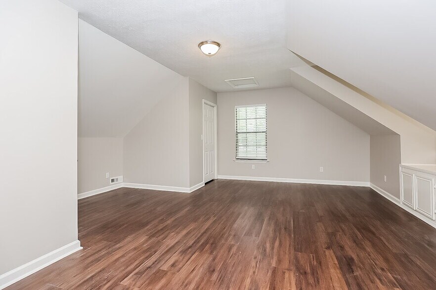 Building Photo - 2535 Ramblewood Dr
