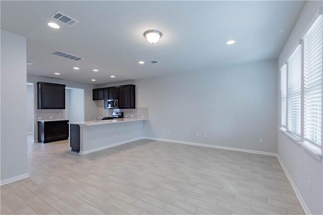 Building Photo - 2024 Pecan Island Dr