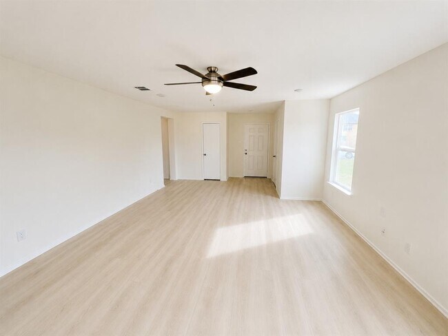 Building Photo - 13501 Martha Washington Pl