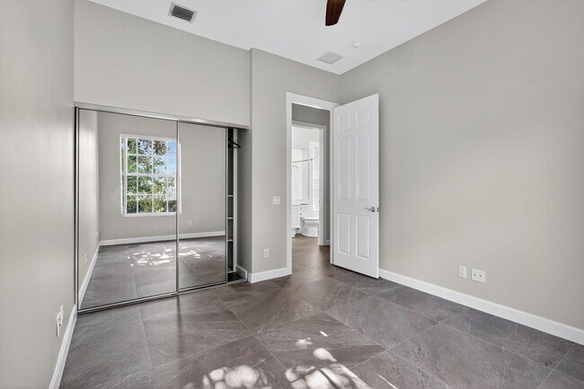 Building Photo - 8257 Rosalie Ln