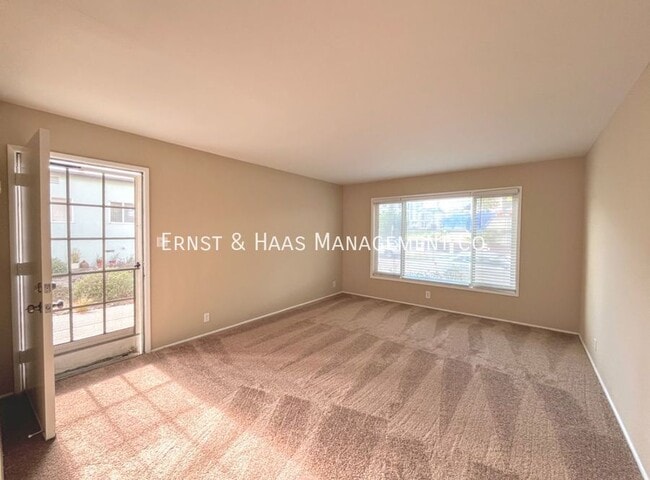 Building Photo - 510 Roycroft Ave