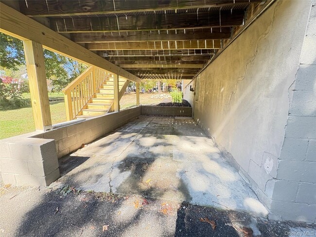 Building Photo - 27 Floral Dr