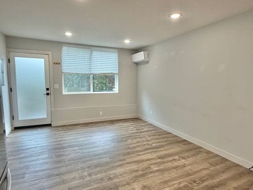 Building Photo - Upscale 3-level Modern Townhome in desired Delridge Neighborhood! Available Now!