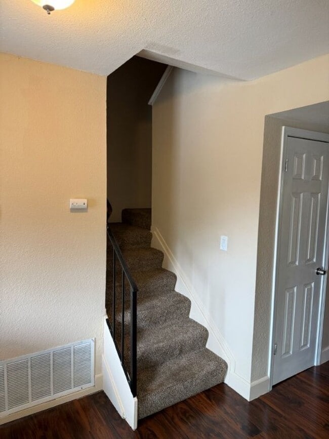 Building Photo - Unique 5 Bedroom 2 Story w/ Solar Suisun *...