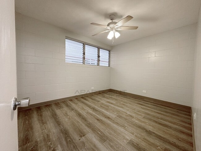 Building Photo - 716 Lukepane Ave