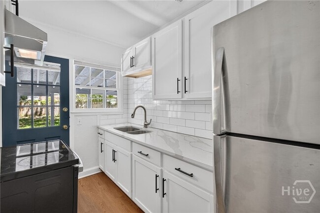 Building Photo - 216 E 57th St