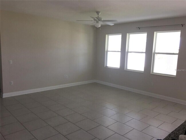 Building Photo - 2510 Sanderling St