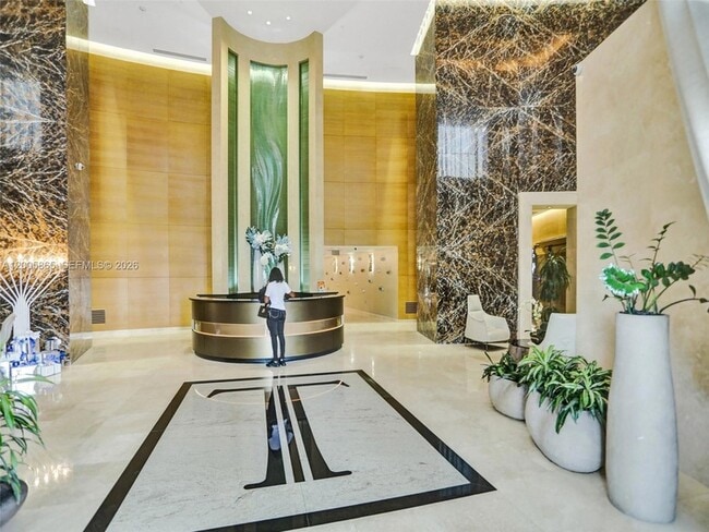 Building Photo - 15901 Collins Ave