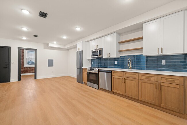 Building Photo - 14 Westervelt Pl