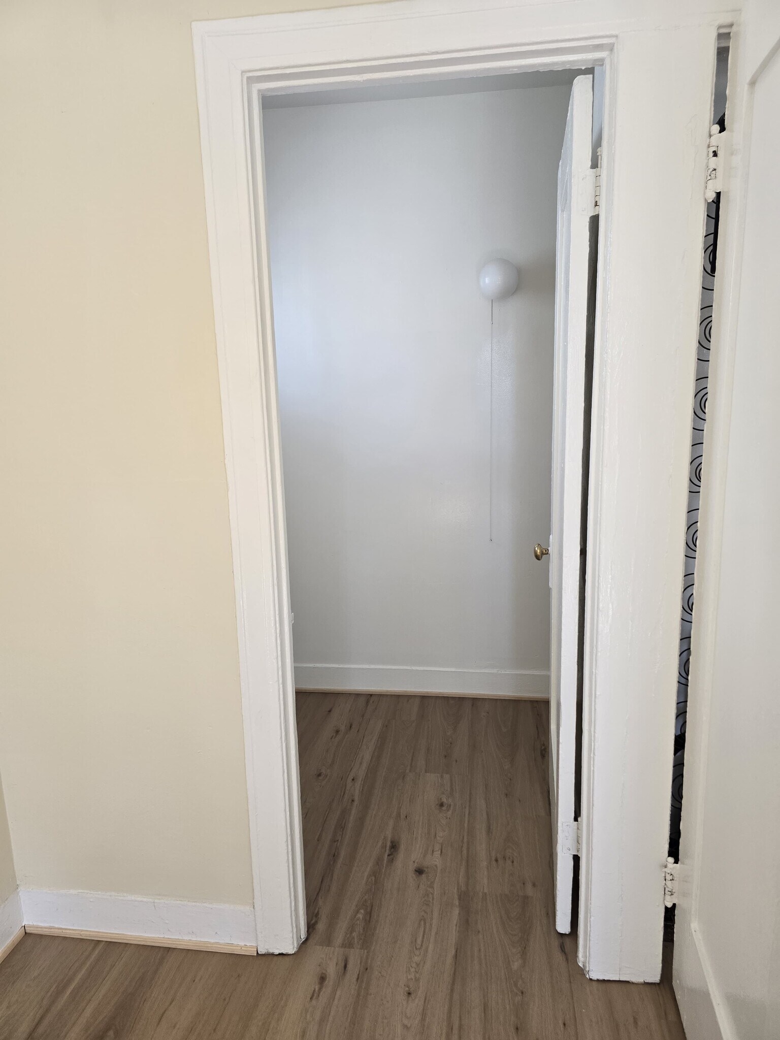 Building Photo - 2812 3/4 Hillcrest Dr