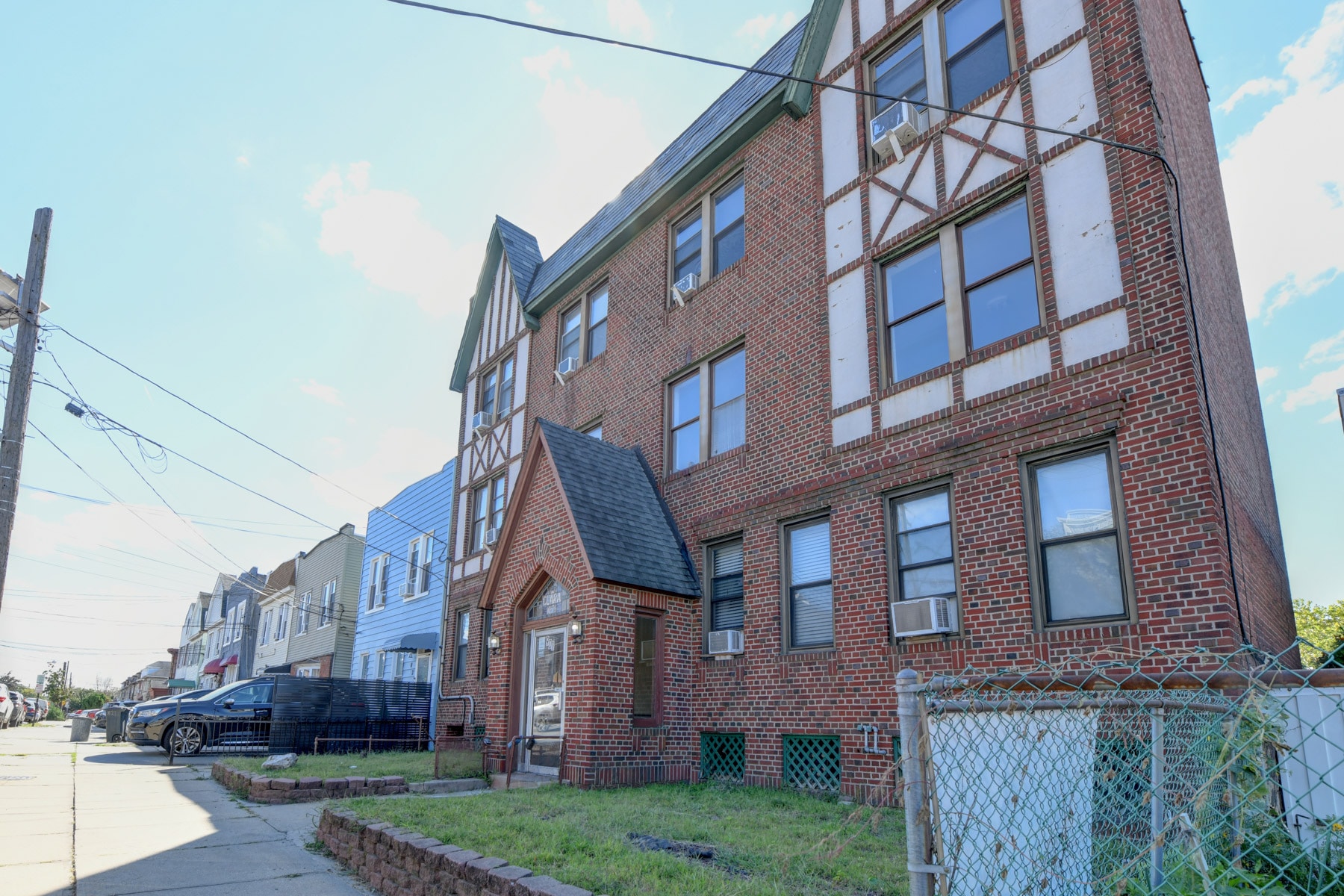 Building Photo - 901 Grand Ave