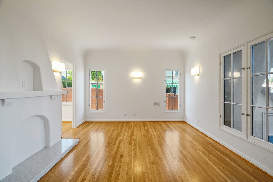 Living room w/ coved ceilings - 1557 S Genesee Ave