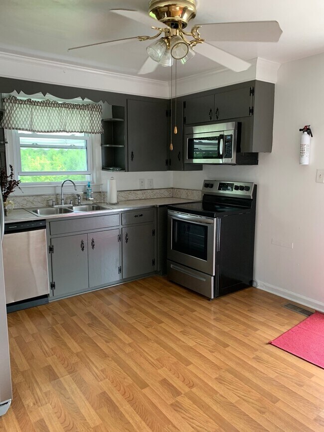 Building Photo - Beautiful 5 bed/2 bath house