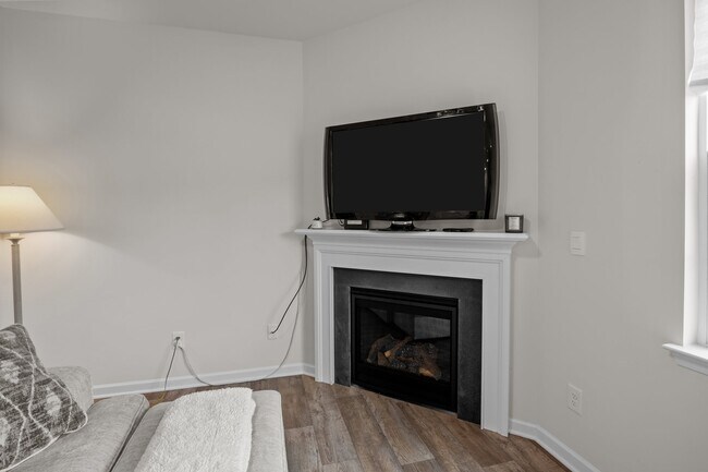 Building Photo - 400 Louisia Mae Way
