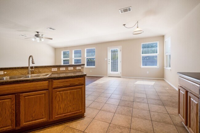 Building Photo - 3 Bedroom, 2 Bath Home in the Village of Berry Creek