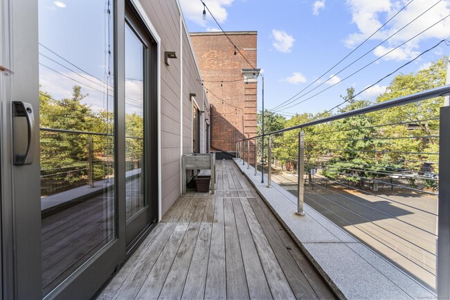 Building Photo - 234 Greene St